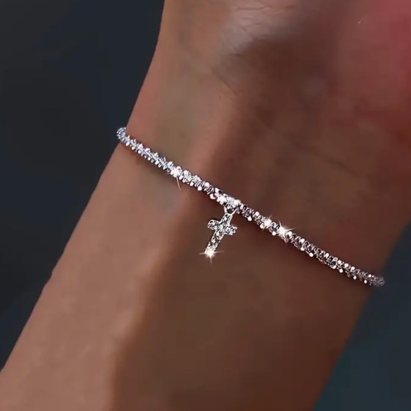 Sterling Silver Women's Bracelet with Shiny Cross Pendant NWT - Picture 2 of 4